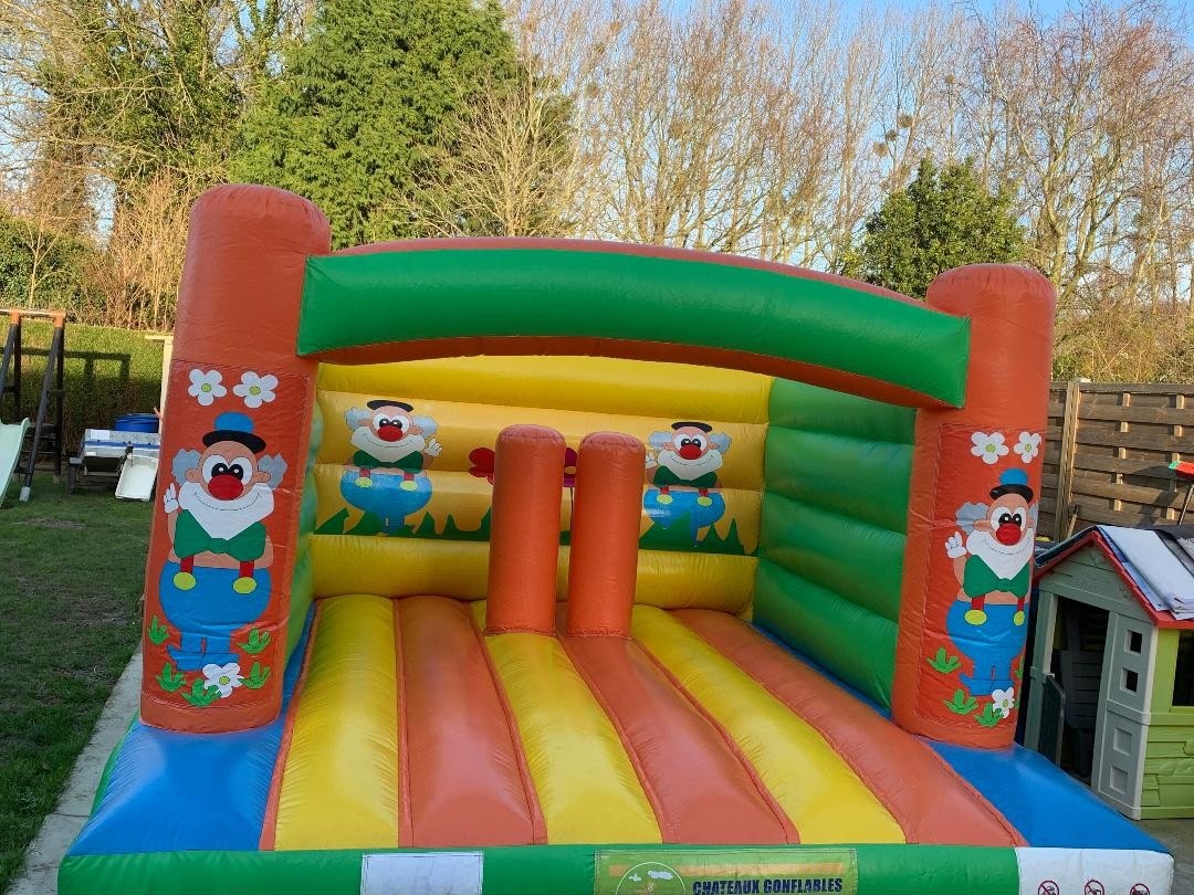 château gonflable simple 4m sur 4m